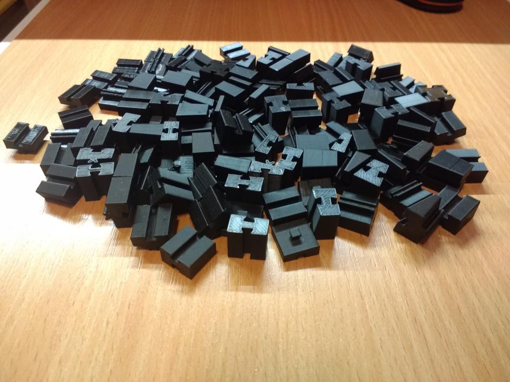 A pile of 3D printed Fischertechnik blocks!
